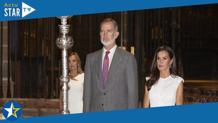 Letizia d'Espagne sublime en dentelle blanche au bras de Felipe