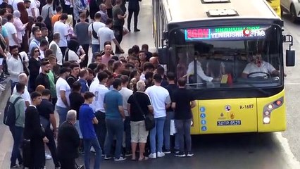 İstanbul'da okulların açılmasıyla birlikte trafik yoğunluğu oluştu
