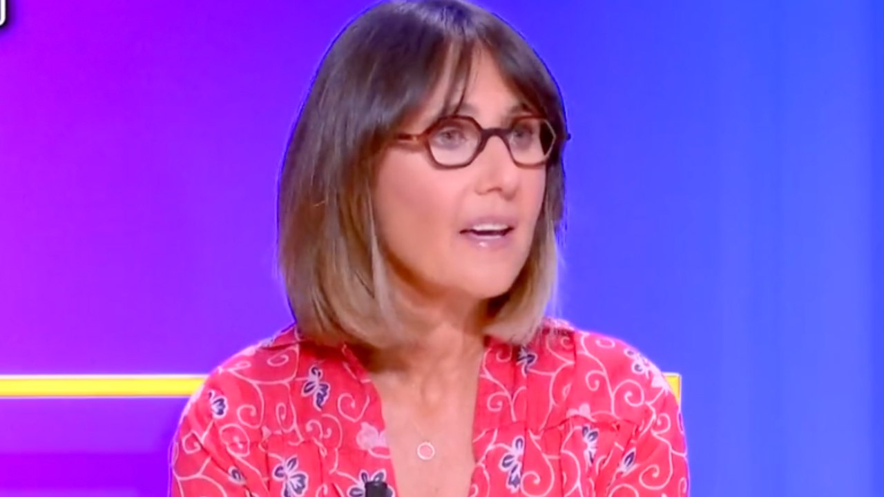 “Ça l’a touché” : Alexia Laroche-Joubert pousse un coup de gueule contre les rumeurs concernant le départ de Denis Brogniart