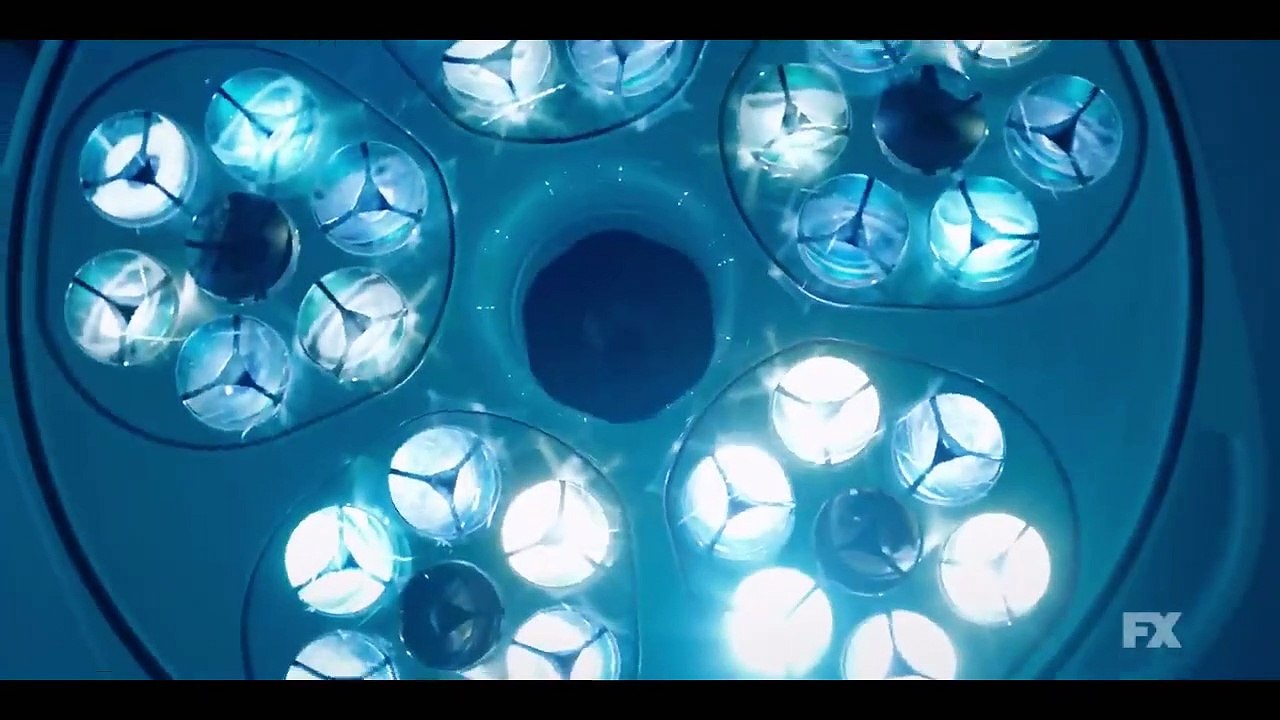 Bande-Annonce de la saison 12 d'American Horror Story avec Emma Roberts et Kim Kardashian. VO