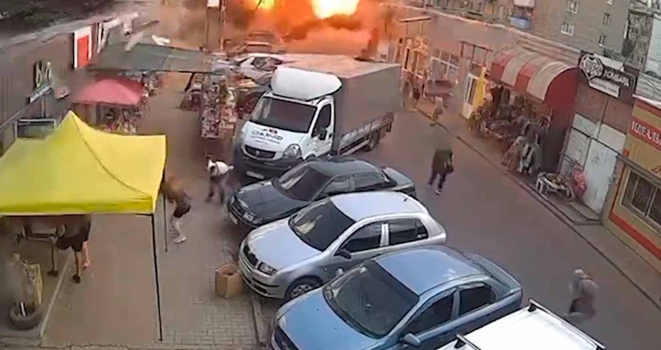 Minstens 17 mensen zijn woensdag (6) omgekomen bij een bombardement op een markt in het oosten van Oekraïne.