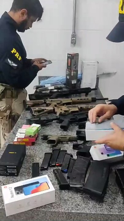 Homens são presos transportando fuzis e pistolas na BR-251, em MG