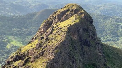 mqn–equipo de MQN celebra su aniversario desde la cima de Cerro Pelado–060923