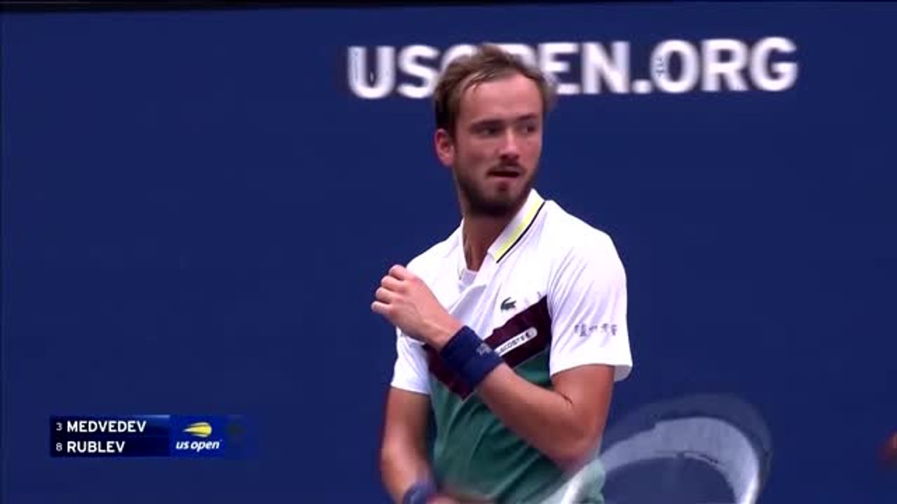 Medvedev overcomes Rublev in brutal heat to reach semis