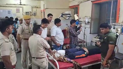 下载视频: video: पुलिस व इनामी दस्युओं में मुठभेड़, तीन धरदबोचे, कांस्टेबल बाल-बाल बचा