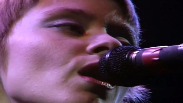 SUZANNE VEGA — Marlene On The Wall – (Vega) | THE PRINCE'S TRUST ROCK GALA CONCERTS VOLUME 1 — (1986)