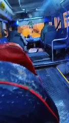 ¿Cómo es posible este suceso? Joven sorprende al pagar su pasaje con limones