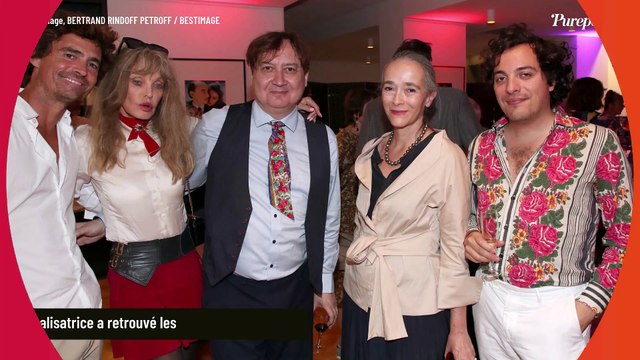 PHOTOS Arielle Dombasle en tenue d'écolière avec Julie Depardieu et son fils Billy (12 ans), clone de sa mère et acteur en herbe