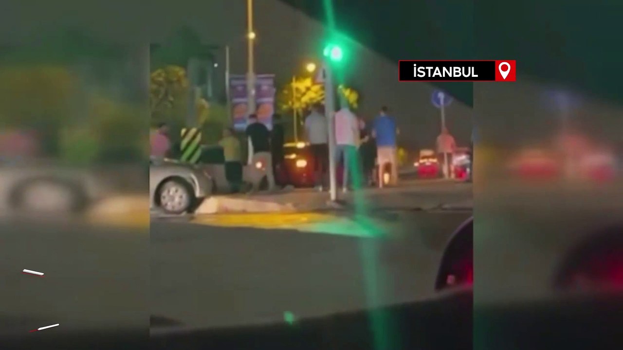 Kaza yaptılar, geç gelen ambulansa sinirlenip polise saldırdılar