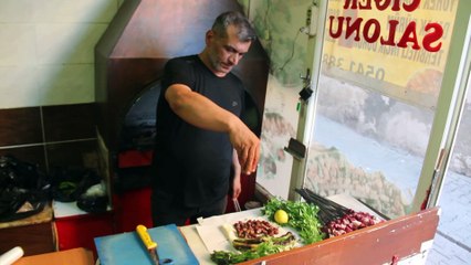 Urfa’da bir esnaf kebap fiyatlarını Euro'ya endeksledi: 'Her gün 5 TL zam yapmaktan yorulduk'