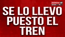 Cruzó con la barrera baja y fue partido al medio por el tren