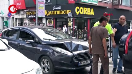 Amasya'da yayaya yol verdi, 3 otomobil birbirine çarptı