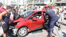Antalyasporlu Naldo’nun ailesi Antalya’da kaza geçirdi: 1’i ağır, 5 yaralı