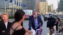 Torta in faccia a Michael O'Leary, patron di Ryanair, a Bruxelles