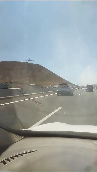Una columna de humo sorprende a los conductores en la TF-1
