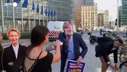 Ryanair, per O'Leary il "benvenuto" a Bruxelles e' a colpi di torta