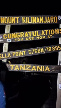 Paul Belmondo a gravi le sommet du Kilimandjaro avec son fils, l'acteur Victor Belmondo, et l'un de ses amis