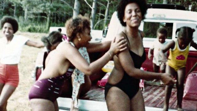 Silver Dollar Road Bande-annonce VO