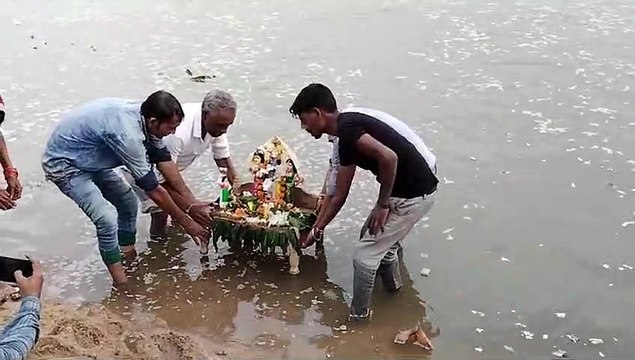 भगवान श्रीकृष्ण की प्रतिमा का किया विसर्जन