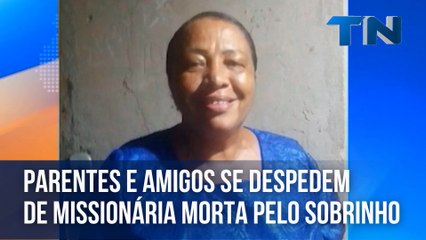 Parentes e amigos se despedem de missionária morta pelo sobrinho