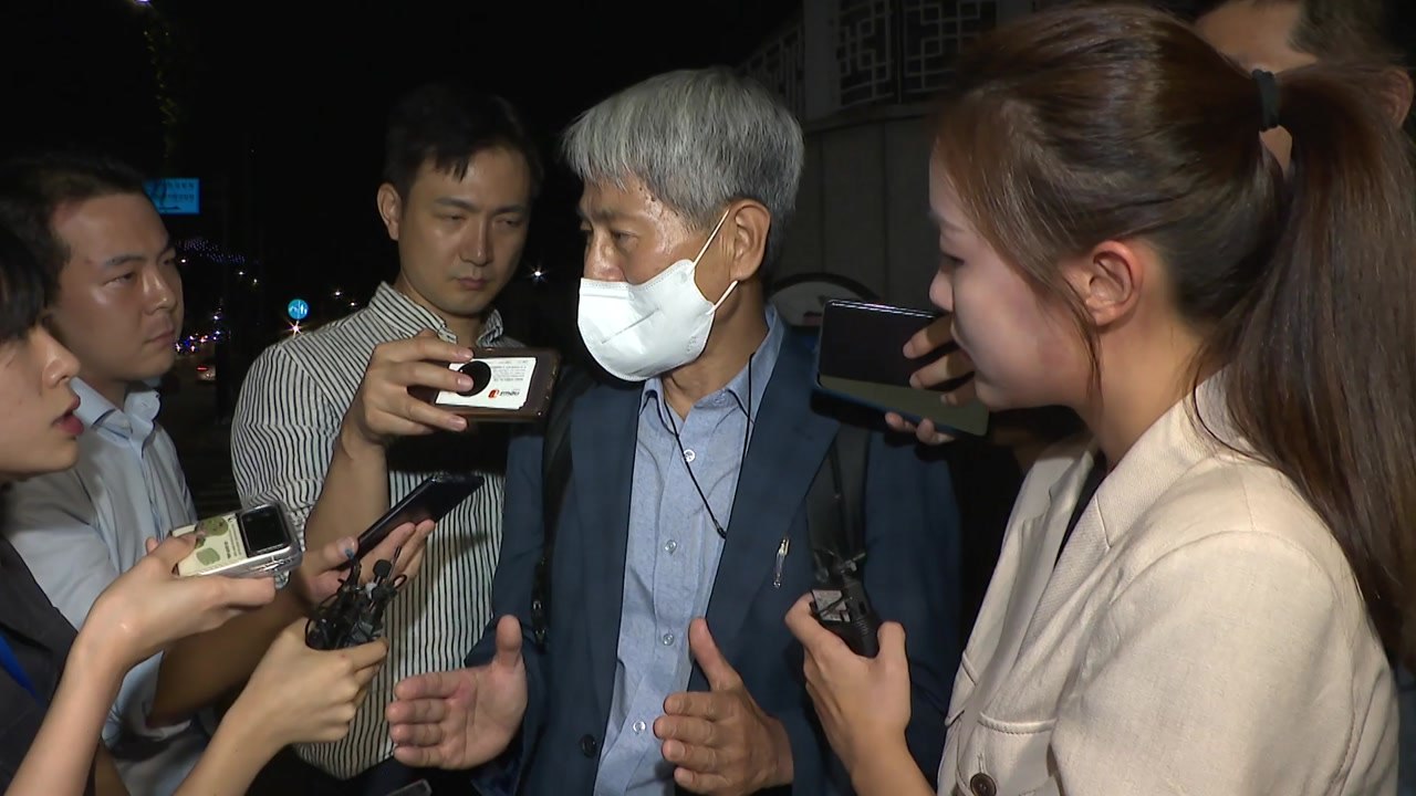 '허위 인터뷰' 신학림 14시간 조사...배후 의혹에 "가능성 제로" / YTN