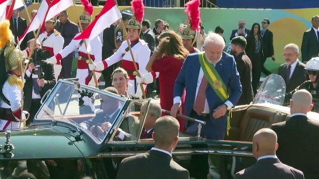 Lula llama a la unión en desfile militar por Independencia de Brasil