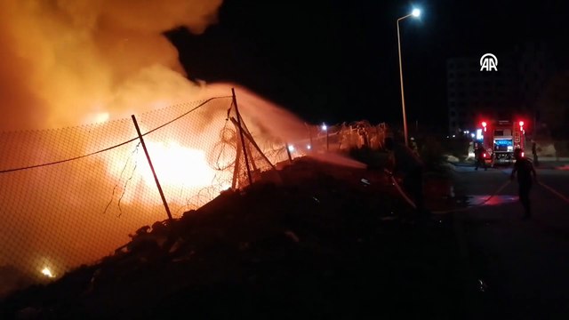 İstanbul’da bin metrekarelik geri dönüşüm tesisinde yangın çıktı