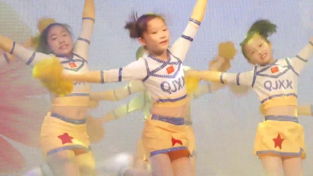 Primary school girls' dynamic dance cheerleading 《Flower Ball》