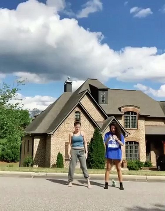 Mailwoman makes TikTok video 100x better