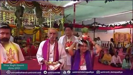 Shraddhavans performing Parikram while carrying Kumbh