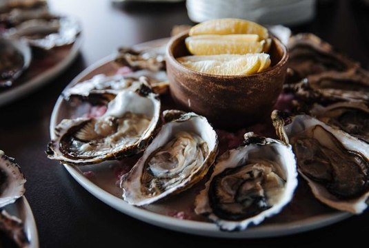 Huîtres, moules, palourdes... Quels sont les bienfaits des coquillages sur l'organisme ?