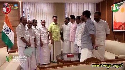 ചാണ്ടി ഉമ്മൻ എം എൽ എ യായി സത്യപ്രതിജ്ഞ ചെയ്യുന്നു