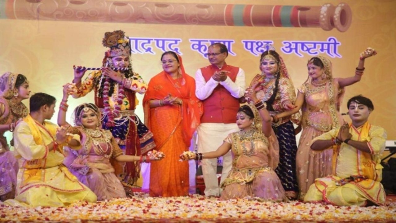 सीएम हाउस में दिखी कृष्ण जन्माष्टमी की धूम, CM...