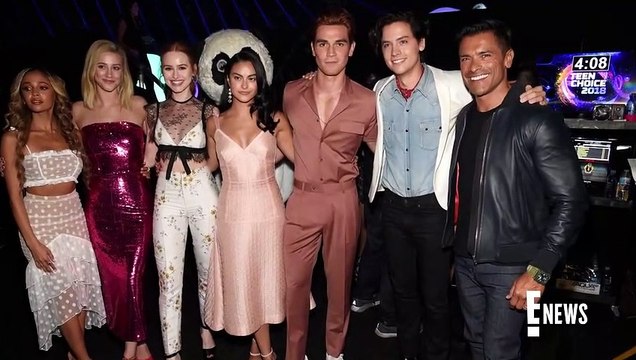 Cole Sprouse Joins Kelly Ripa & Mark Consuelos on Family Vacation _ E! News