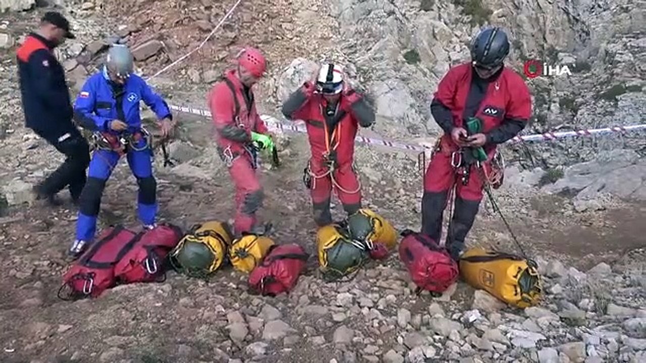 Bin 40 metre derinlikte mahsur kalan Amerikalı bilim adamı için Avrupa seferber oldu