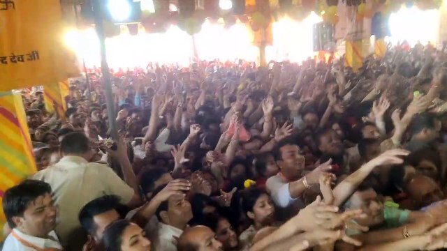 नंद के आनंद भयो, जै कन्हैया लाल की...भक्तों ने लूटी उछाल