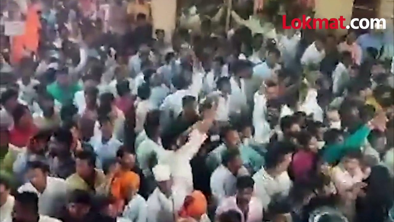 धनगर आरक्षणासाठी कार्यकर्त्यांना काल केलं पाहा, मंत्र्यांवर भंडारा उधळला...