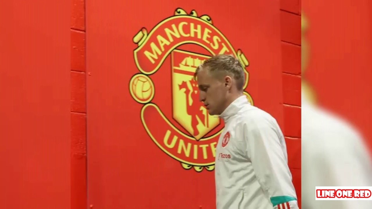 Manchester United 'willing to consider any offer for Donny van de Beek' and other transfer rumours