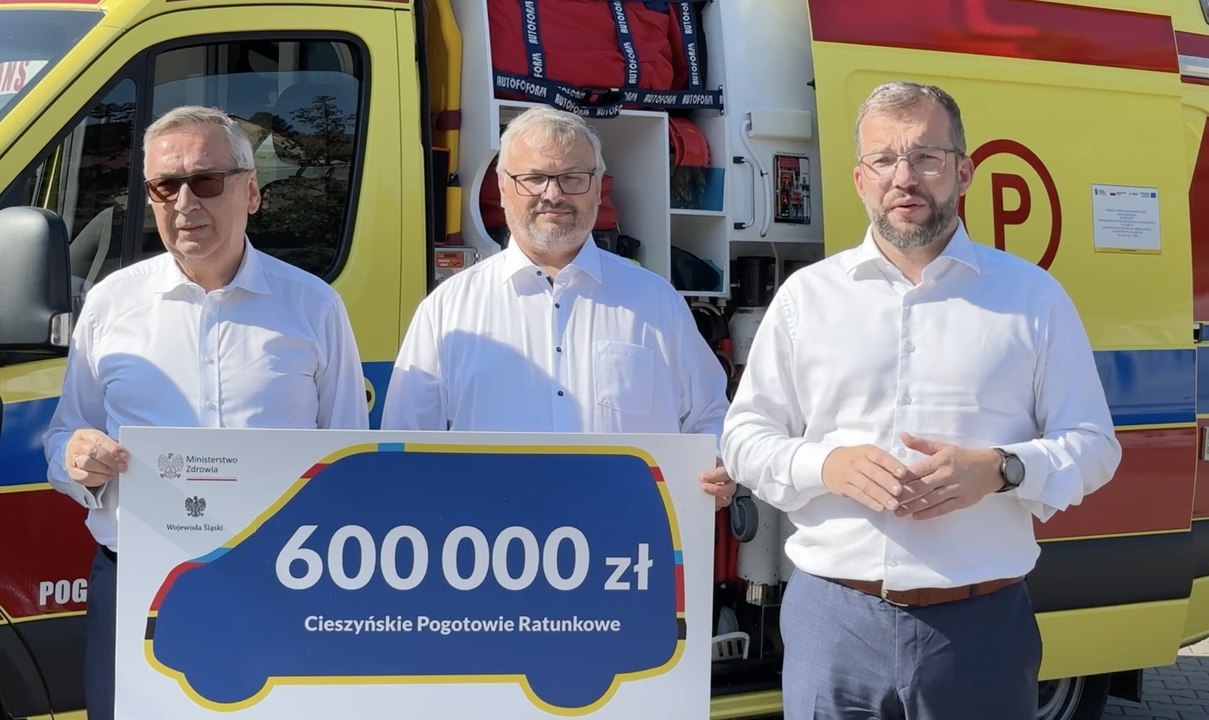Przekazanie ambulansu dla pogotowia w Cieszynie