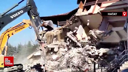 Hatay’da ağır hasarlı 8 bina kontrollü şekilde yıkıldı