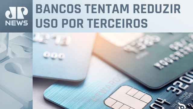 Brasileiros usam cartão de crédito de outras pessoas para compras