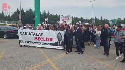 54 barodan AYM önünde Can Atalay eylemi: Atalay'ın içeride olması anayasanın ihlalidir