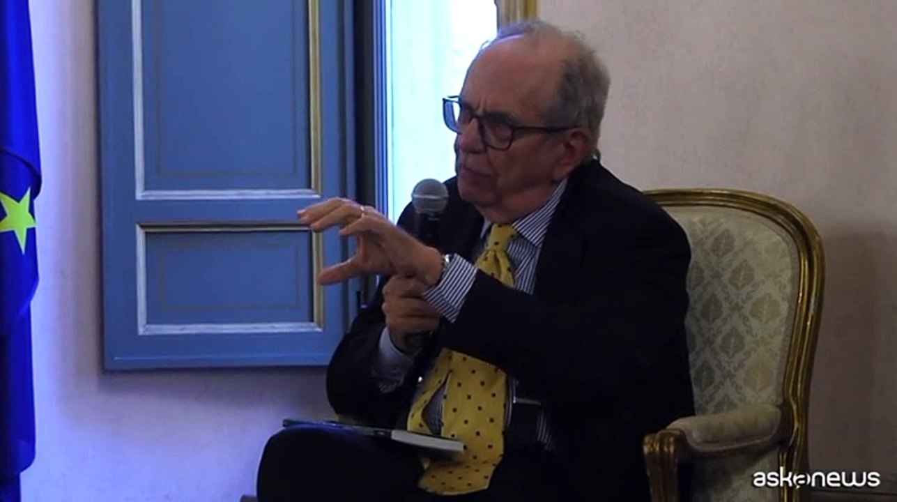Pier Carlo Padoan ricorda quella volta che al Fmi "lasciai un euro"