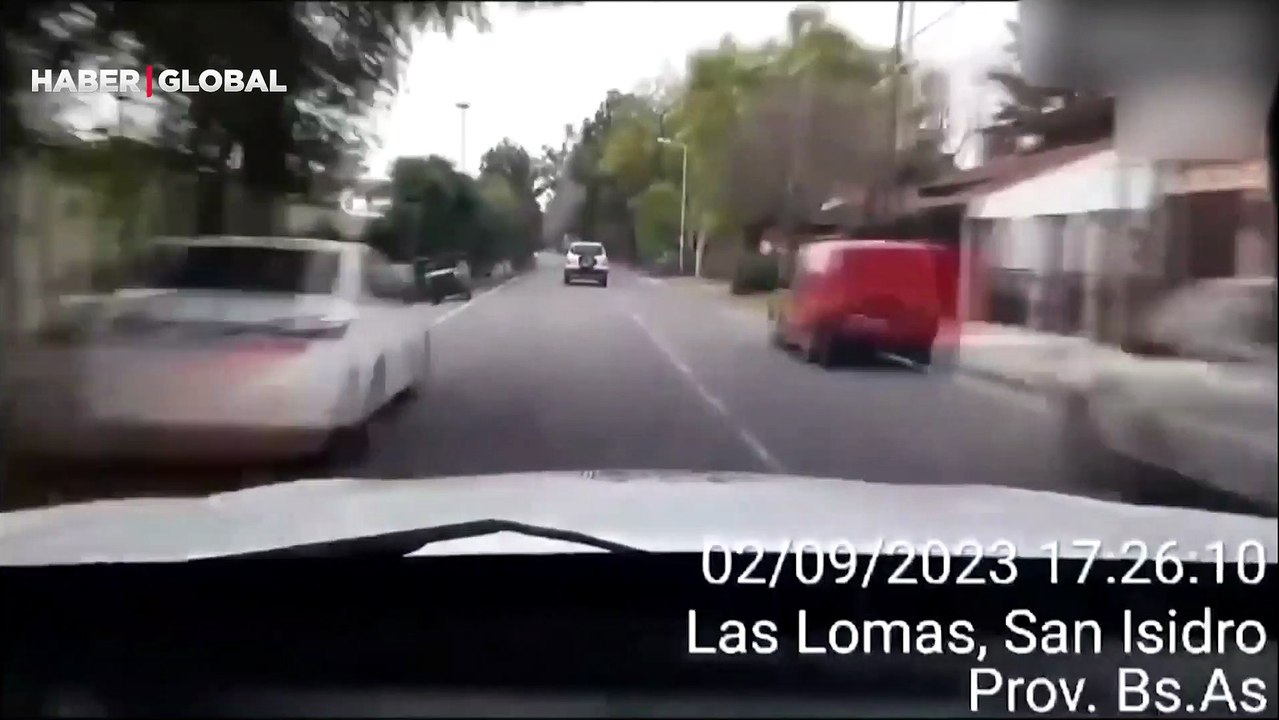 Film sahnelerini aratmayan hırsız polis kovalamacası kamerada! Kazayla sonuçlandı