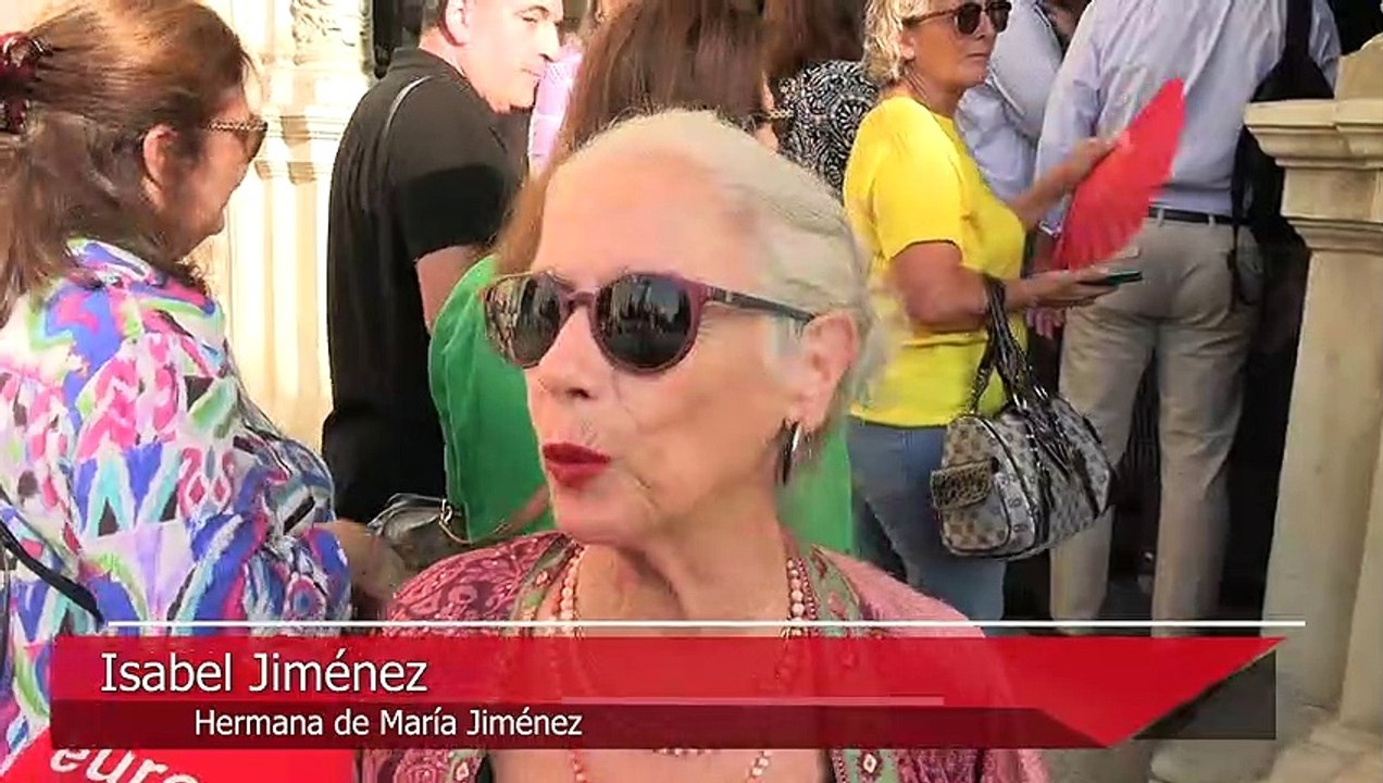 Sevilla despide con aplausos, vivas y palmas por bulerías a María Jiménez