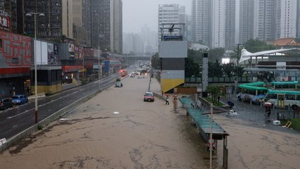 Download Video: Hong Kong’u şiddetli yağışlar vurdu: 1 ölü, 20 yaralı