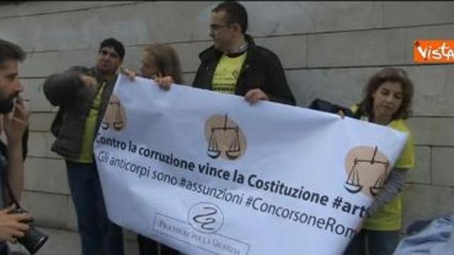 «Noi vincitori del concorso al Comune di Roma, mai assunti per colpa delle ruberie»