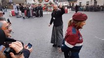 Piazza di Spagna, frati ballano aspettando il Papa