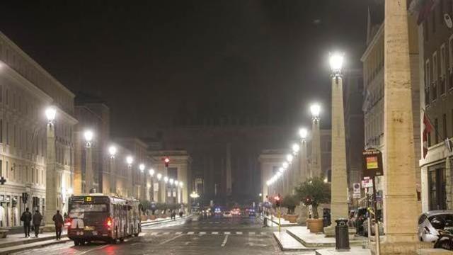 Roma, black out a San Pietro: la cupola è al buio