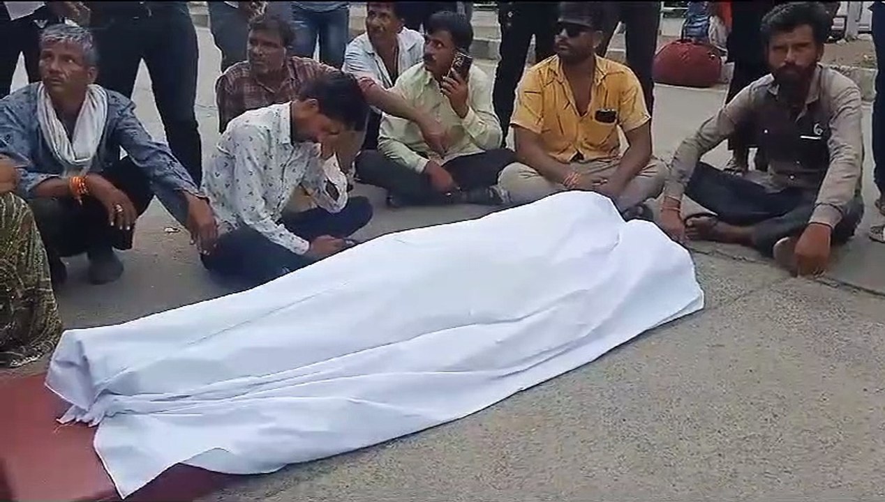 .बिजली के तार टूटकर खेत में गिरने से करंट की चे...